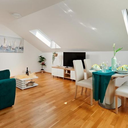 Modern & Spacious Rooftop Apartment With Natual Sunlight Split Dış mekan fotoğraf