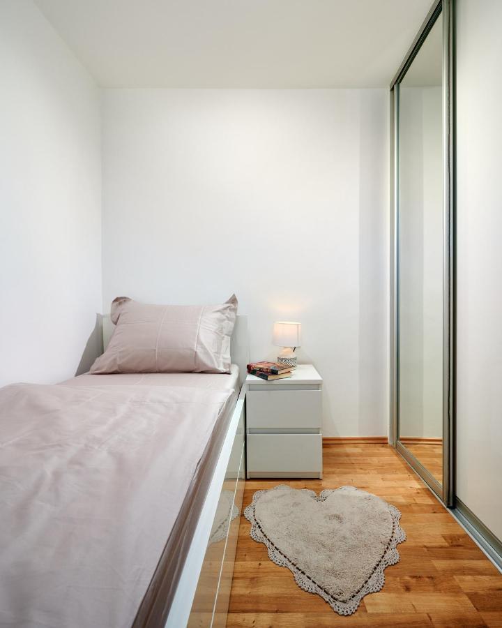 Modern & Spacious Rooftop Apartment With Natual Sunlight Split Dış mekan fotoğraf