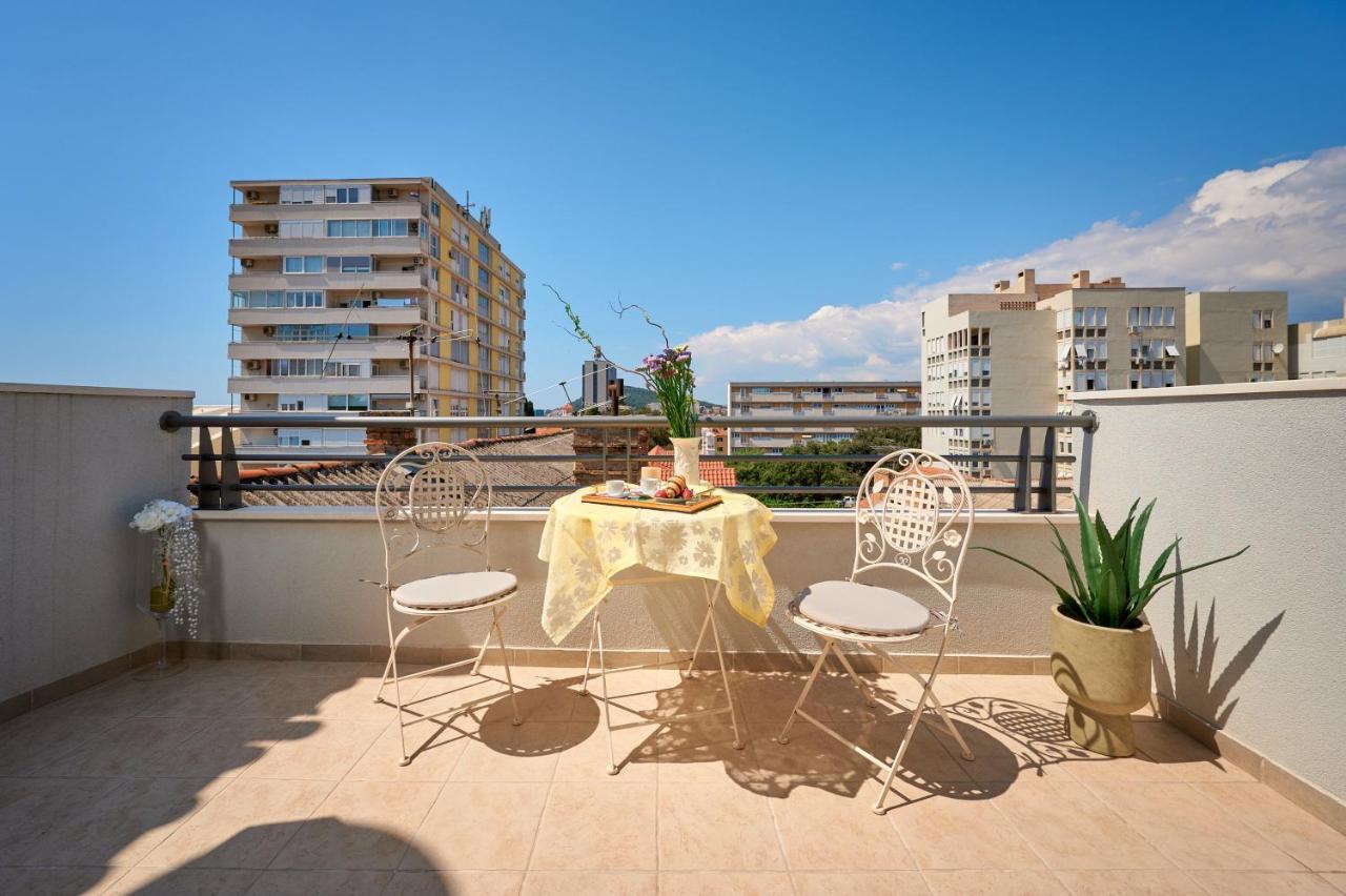 Modern & Spacious Rooftop Apartment With Natual Sunlight Split Dış mekan fotoğraf