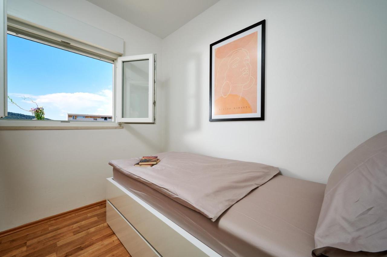 Modern & Spacious Rooftop Apartment With Natual Sunlight Split Dış mekan fotoğraf