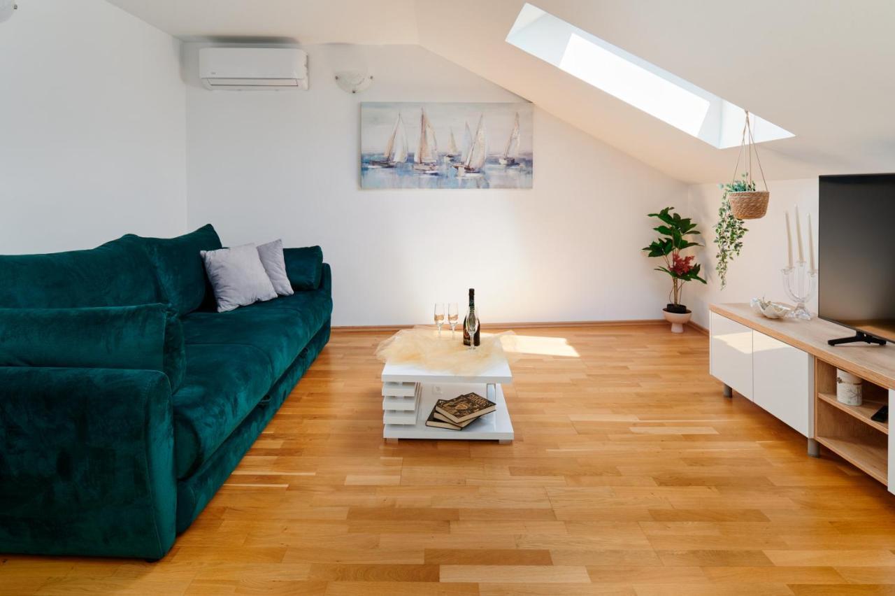 Modern & Spacious Rooftop Apartment With Natual Sunlight Split Dış mekan fotoğraf